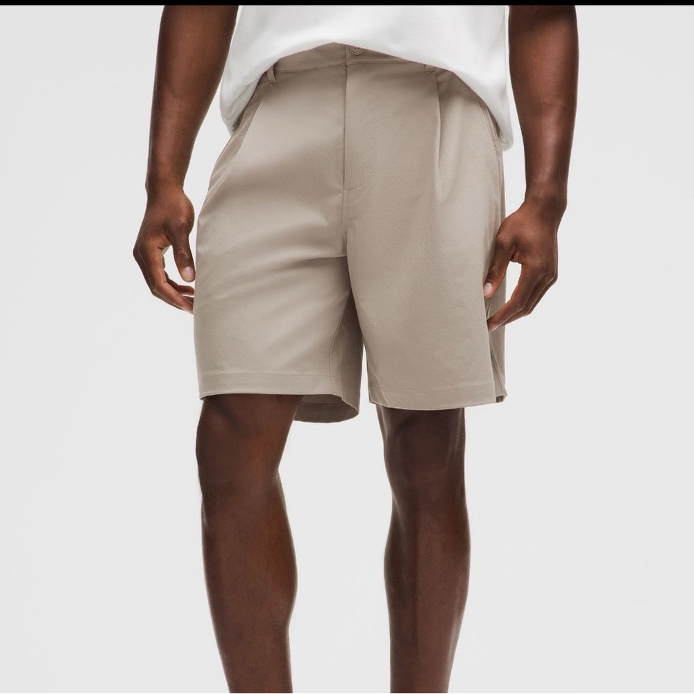 M3-37 NWT Size 34 Lululemon Woven Relaxed-Fit Pleated Short 8 WSHG